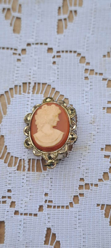vintage faux cameo clip on earings