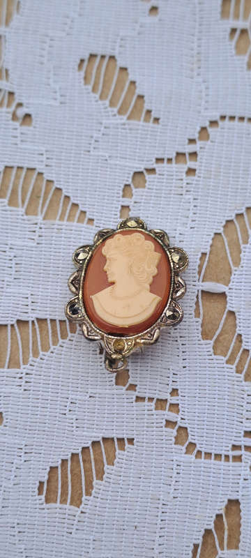 vintage faux cameo clip on earings