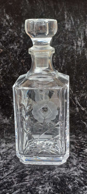 Stunning large Rose Cut crystal decanter no damage