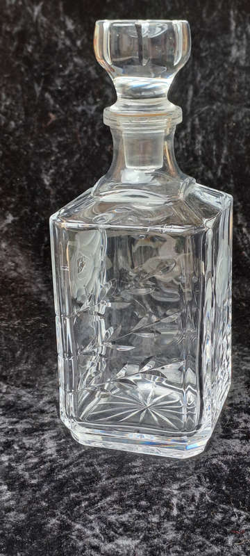 Stunning large Rose Cut crystal decanter no damage