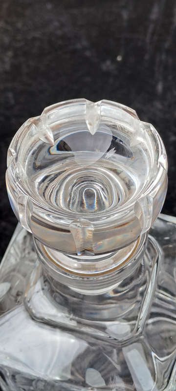 Stunning large Rose Cut crystal decanter no damage