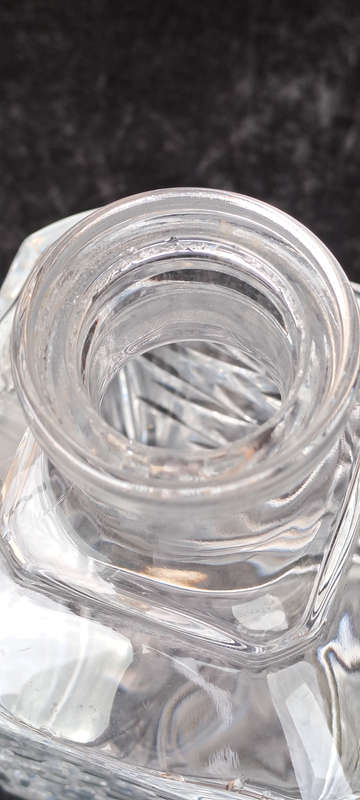 Stunning large Rose Cut crystal decanter no damage