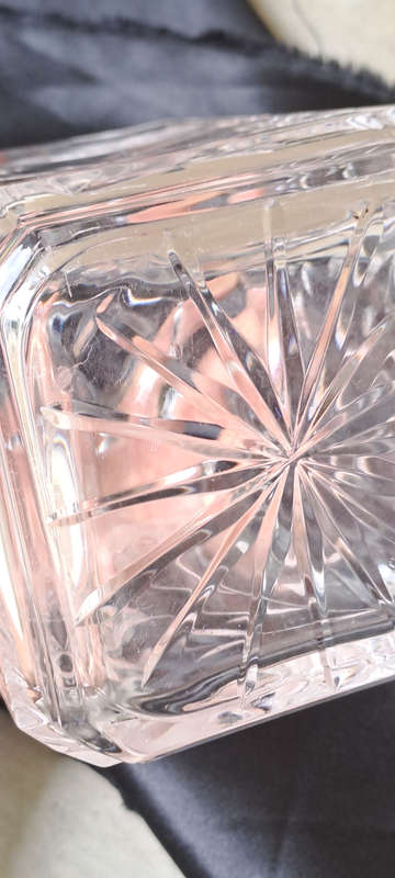 Stunning large Rose Cut crystal decanter no damage