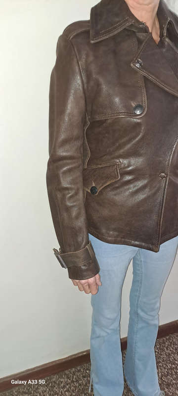 Giorgio Armani Italy ladies leather Jacket size 8
