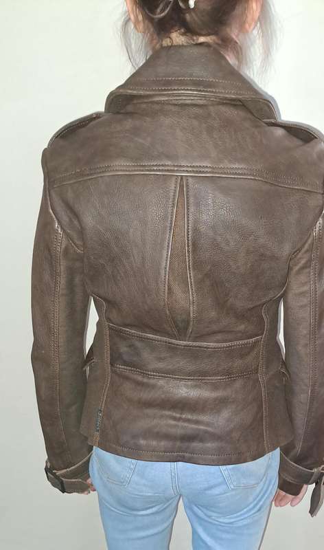 Giorgio Armani Italy ladies leather Jacket size 8