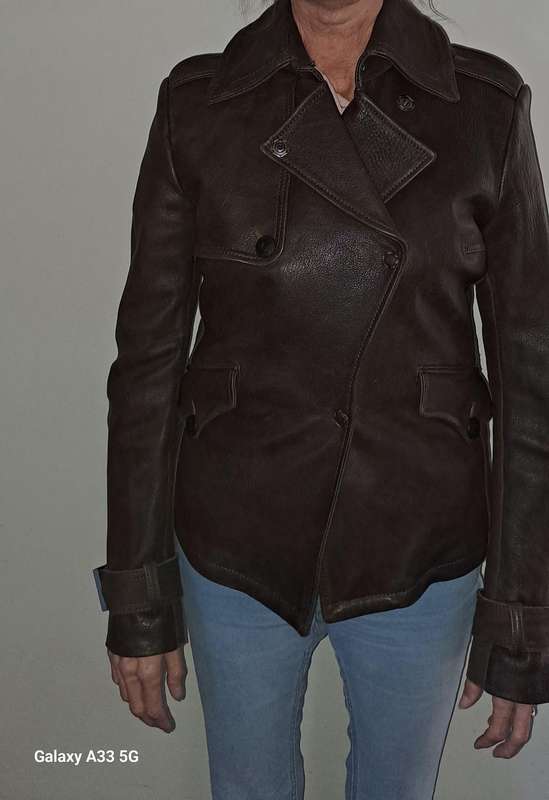 Giorgio Armani Italy ladies leather Jacket size 8