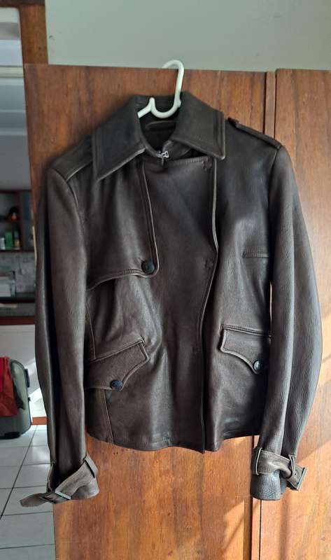 Giorgio Armani Italy ladies leather Jacket size 8