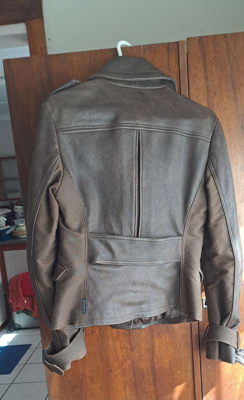Giorgio Armani Italy ladies leather Jacket size 8