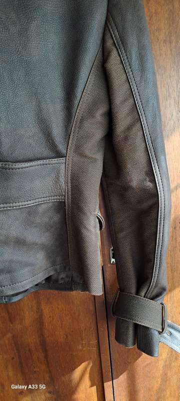 Giorgio Armani Italy ladies leather Jacket size 8