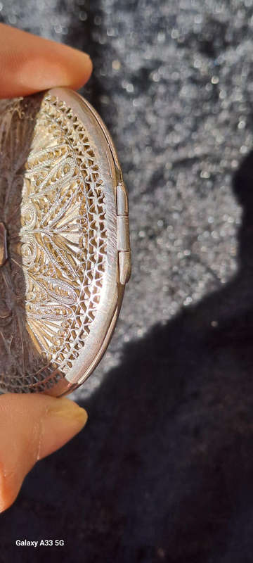 Vintage filigree silver exquisite powder compact clean no damage