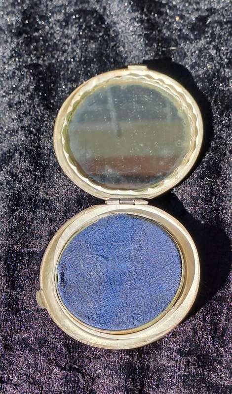Vintage filigree silver exquisite powder compact clean no damage