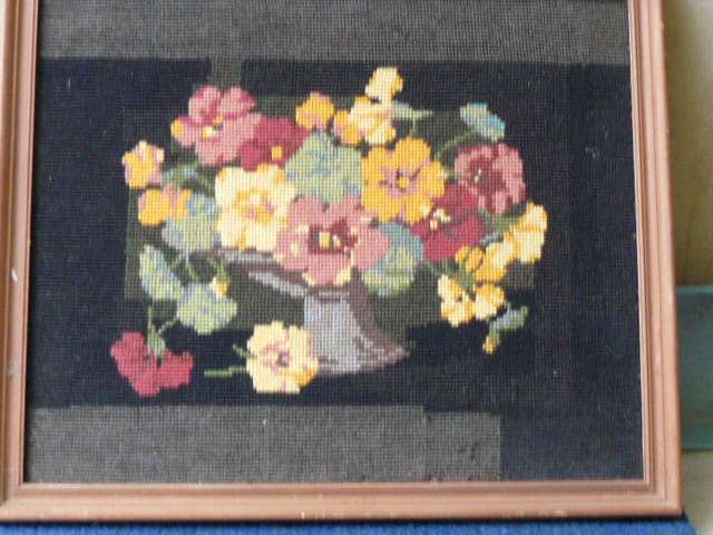VINTAGE FRAMED IN WOOD TAPESTRIES PICTURE