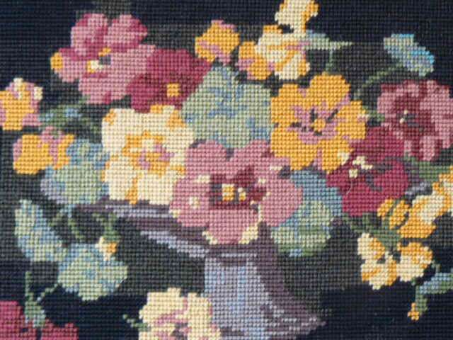 VINTAGE FRAMED IN WOOD TAPESTRIES PICTURE