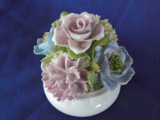PORCELAIN FLOWE ORNAMENT