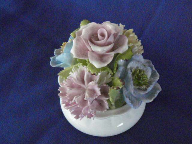 PORCELAIN FLOWE ORNAMENT