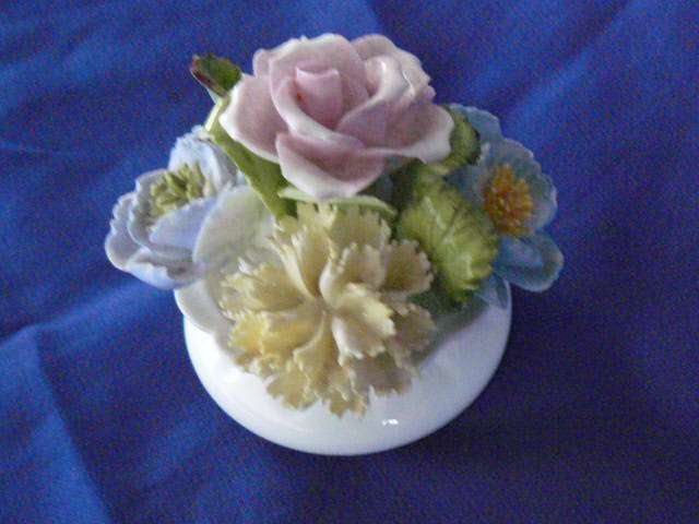 PORCELAIN FLOWE ORNAMENT