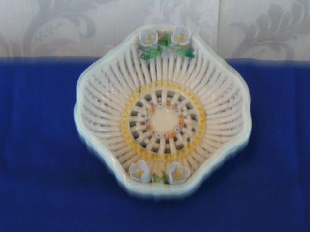 PORELAIN ORNAMENT