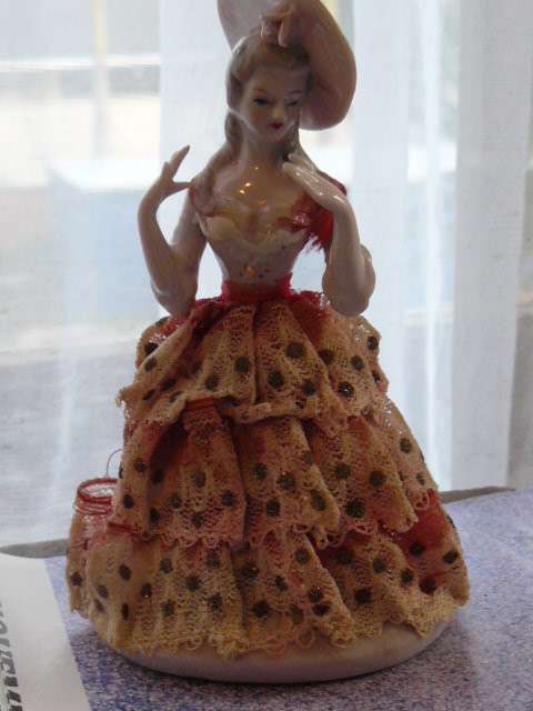 VINTAGE PORCELAIN LADY