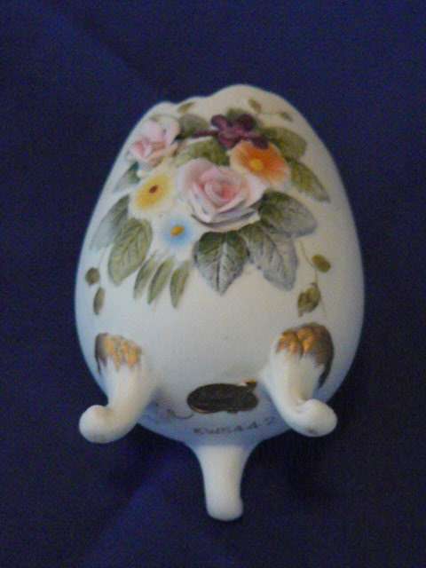 CERAMIC VASE WITH FEET AND FLOWERS - AND A BOWL