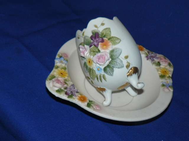 CERAMIC VASE WITH FEET AND FLOWERS - AND A BOWL