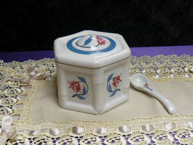 ELIZABETH ARDERN BATH SALTS CONTAINER WITH SPOON PORCELAIN