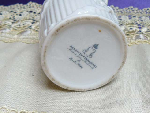 ELIZABETH ARDEN CANDLE HOLDER WITH LID PORCELAIN