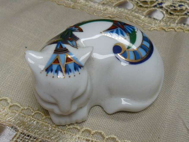 ELIZABTH ARDEN CAT FOF POT PORIE PORCELAIN