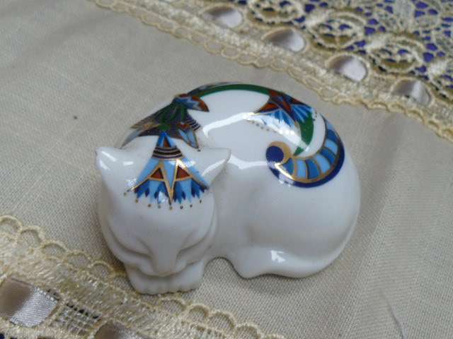 ELIZABTH ARDEN CAT FOF POT PORIE PORCELAIN