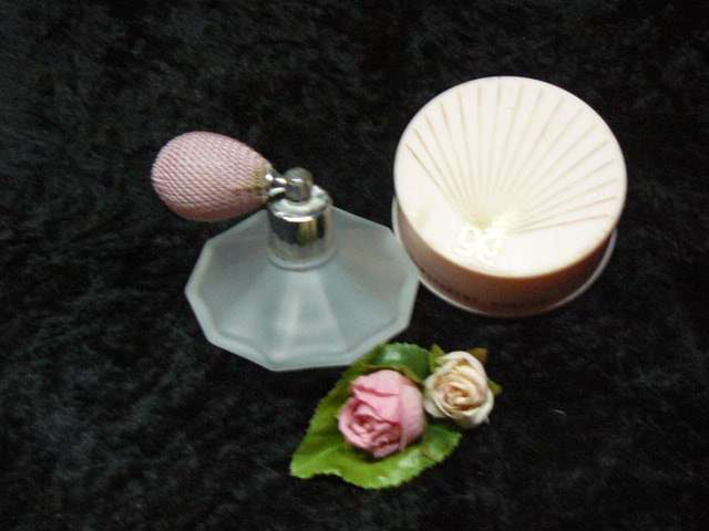 GLASS PERFUME DISPENSER AND ELIZABETH ARDEN POWDER TIN VINTAGE