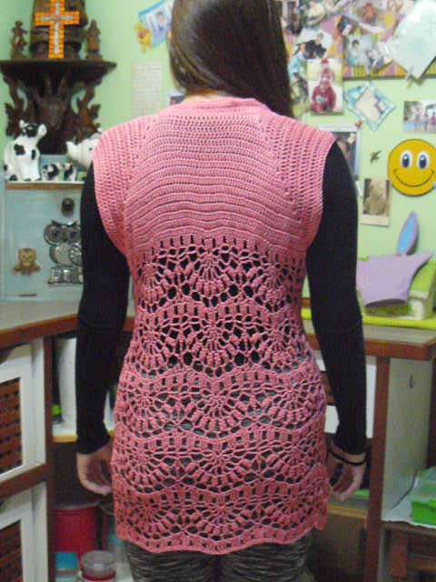 LADIES HAND CEOCHETED VINTAGE LIKE LONG TOP PINK NEW STUNNING