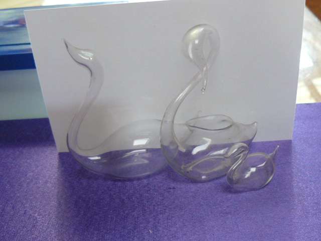 GLASS BLOWN SET OF SWANS VERY FINE SET OF 3