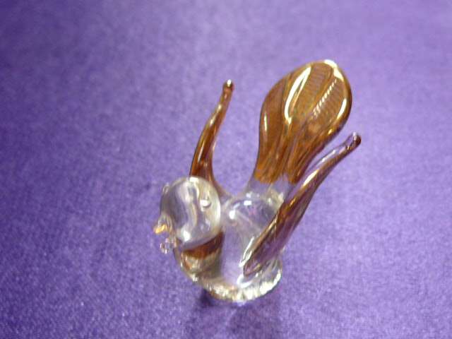 GLASS SWAN ORNAMENT WITH GOLD