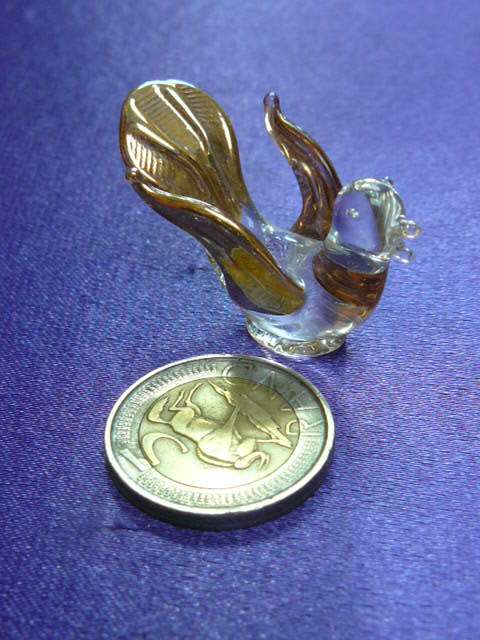 GLASS SWAN ORNAMENT WITH GOLD