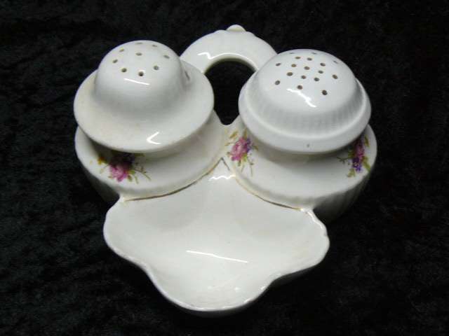 SALT PEPPER AND MUSTAEDSET CERAMIC