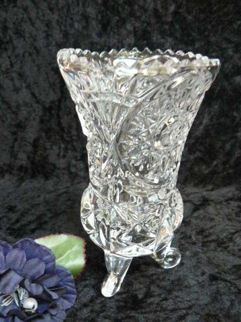 Genuine Crystal Vase with Feet Mint Color