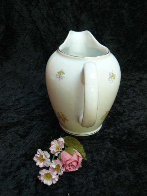 PORCELAIN MILK CREAMER, GOLD RIM,NO DAMAGE,BAVARIA 11 CM TALL X 5.5 CM BASE STUNNING