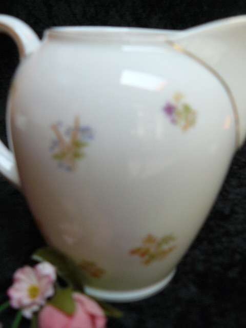 PORCELAIN MILK CREAMER, GOLD RIM,NO DAMAGE,BAVARIA 11 CM TALL X 5.5 CM BASE STUNNING