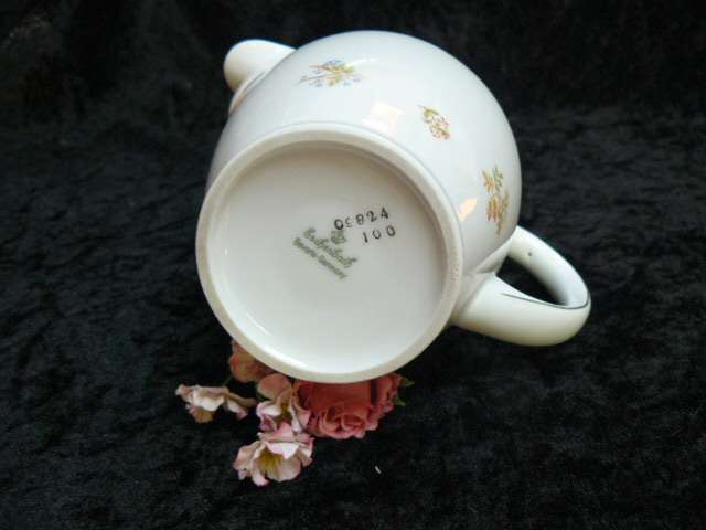 PORCELAIN MILK CREAMER, GOLD RIM,NO DAMAGE,BAVARIA 11 CM TALL X 5.5 CM BASE STUNNING