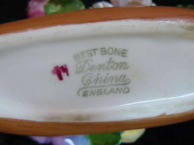 PORCELAIN CENTRE PIECE FLOWERS NO DAMAGE PRETTY ENGLAND