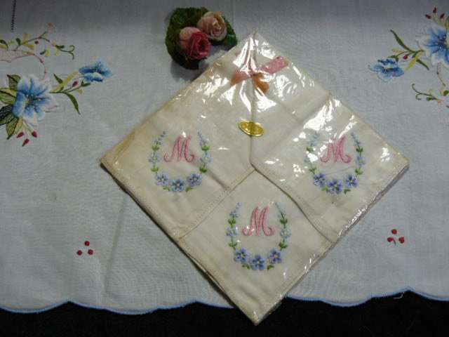 HANKIES VINTAGE COTTON WITH LETTER M EMBROIDERED SEALED