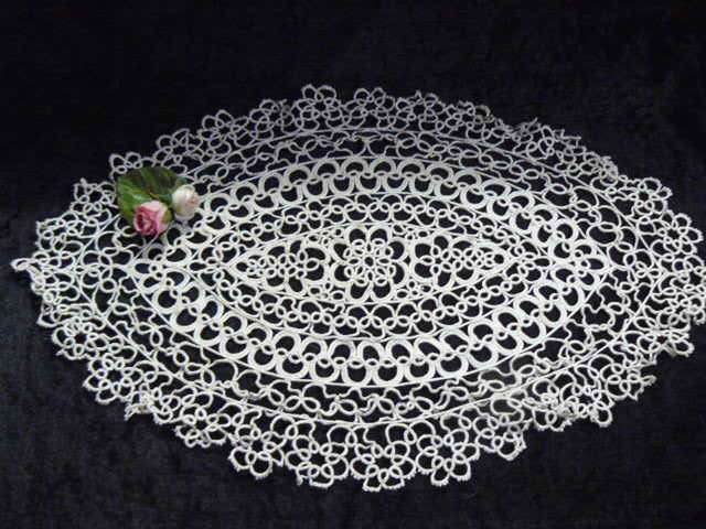 VINTAGE TATTING DOILIE IN VERY GOOD CONDITION