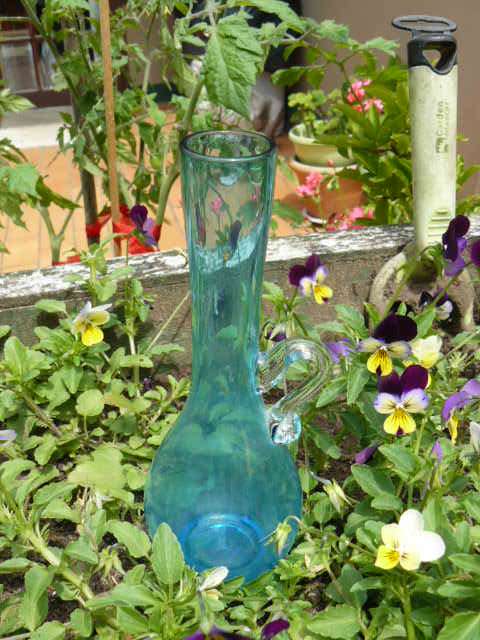 GLASS VASE
