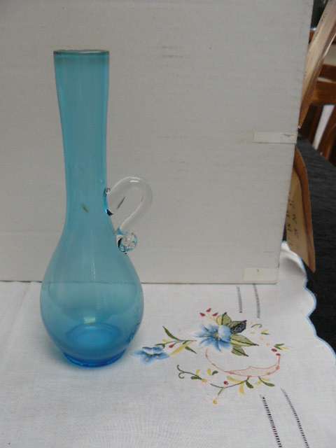 GLASS VASE