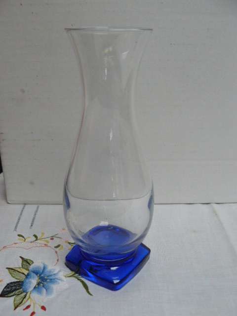 GLASS VASE CLEAR WITH DARK BLUE BASE