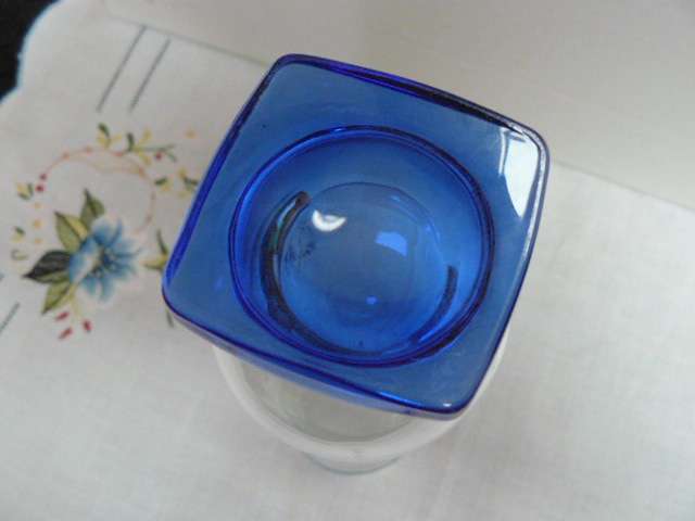 GLASS VASE CLEAR WITH DARK BLUE BASE