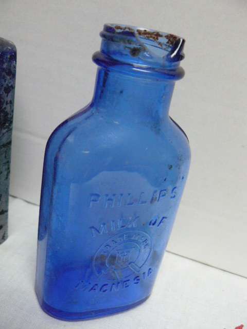 GLASS BOTTLES DUG UP VERY OLD FOR THE COLLECROR