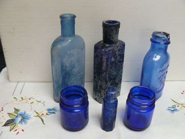 GLASS BOTTLES DUG UP VERY OLD FOR THE COLLECROR