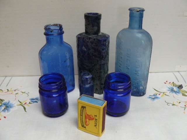GLASS BOTTLES DUG UP VERY OLD FOR THE COLLECROR
