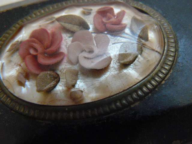 VINTAGE POWDER COMPACT WITH MIRROR MELISSA ENGLAND