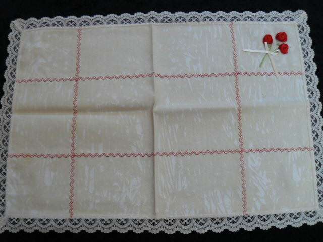 TRAY CLOTH WITH ROSES LOVELY VINTAGECOTTON